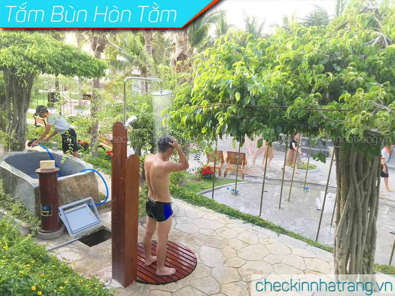 Tắm bùn hòn Tằm