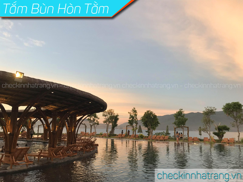 Tắm bùn hòn Tằm