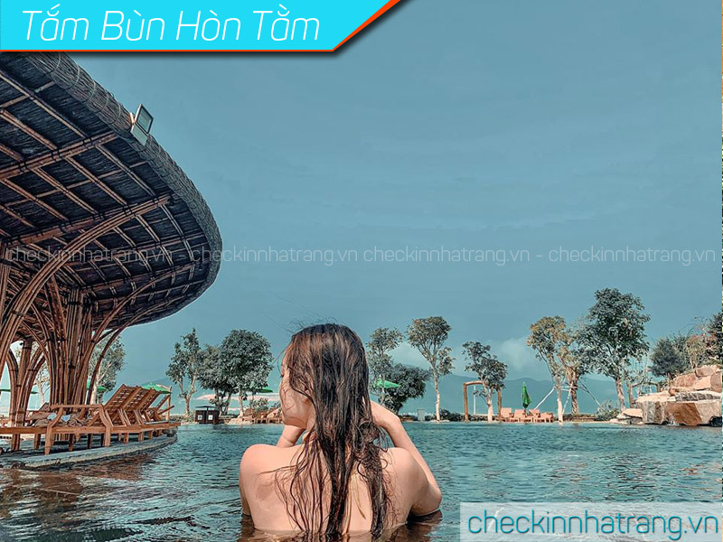 Tắm bùn hòn Tằm