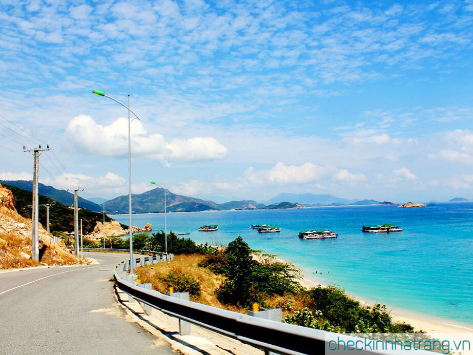 Vịnh Vĩnh Hy Ở Đâu? Điểm Đến Đẹp Mê Hồn Gần Nha Trang - Checkin Nha Trang