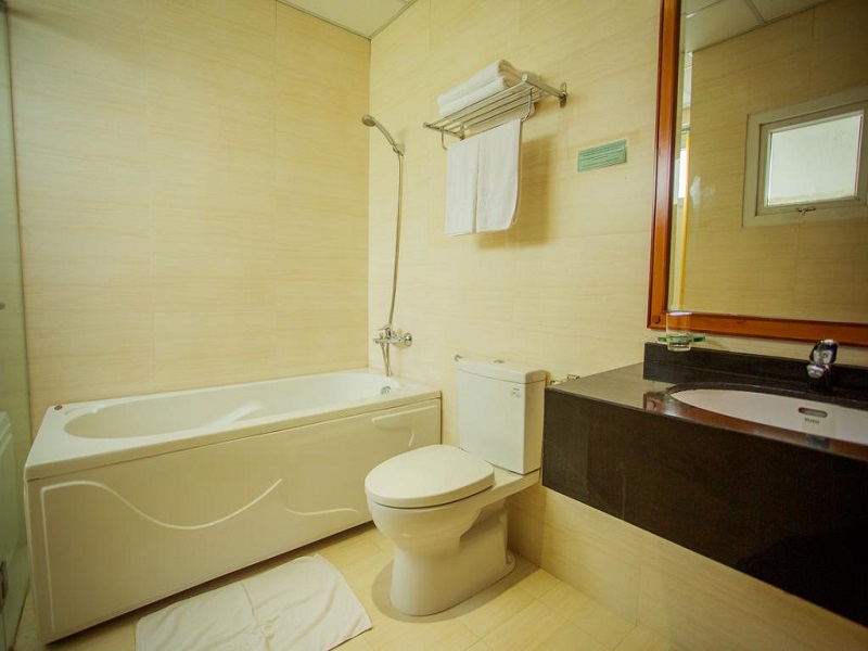 Phòng tắm khách sạn Dendro Nha Trang